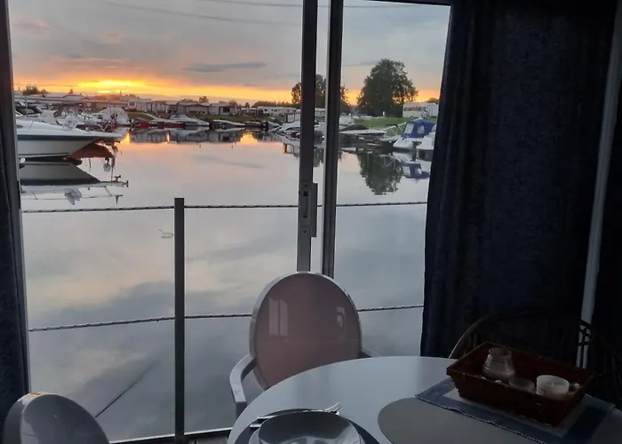 Main Hausboot Lore In Der Marina Trosdorf Bei Bamberg ספינת מלון *