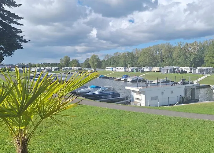 Main Hausboot Lore In Der Marina Trosdorf Bei Bamberg ספינת מלון *