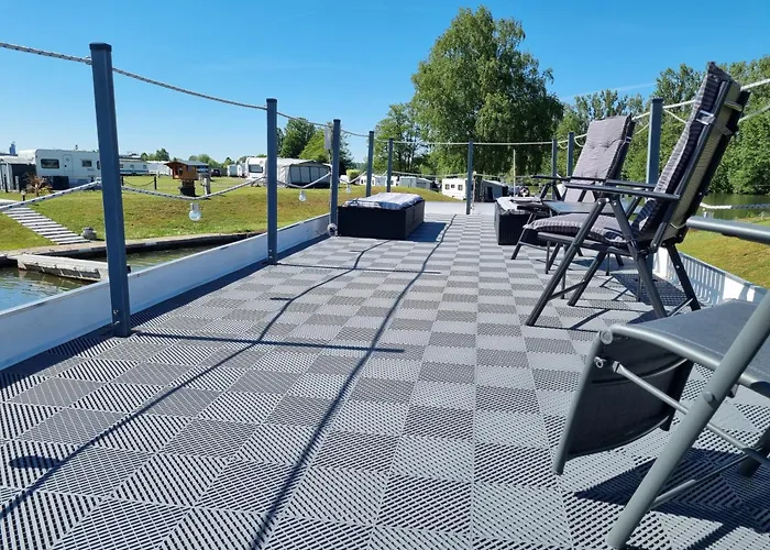 Main Hausboot Lore In Der Marina Trosdorf Bei Bamberg Bådhotel
