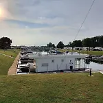 Main Hausboot Lore In Der Marina Trosdorf Bei Bamberg
