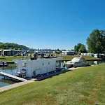 Main Hausboot Lore In Der Marina Trosdorf Bei Bamberg Bateau-hôtel