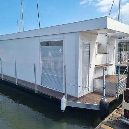 Main Hausboot Lore In Der Marina Trosdorf Bei Bamberg Hotel en barco Bischberg