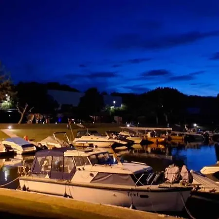 Hotel en barco Main Hausboot Lore In Der Marina Trosdorf Bei Bamberg *