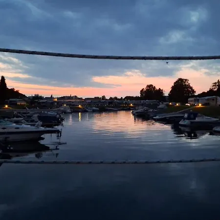 Main Hausboot Lore In Der Marina Trosdorf Bei Bamberg Bådhotel *