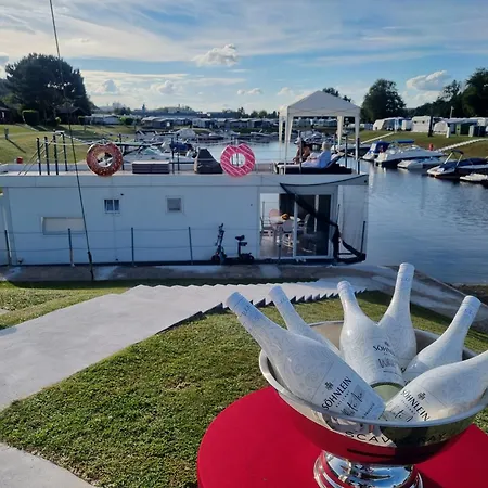 Main Hausboot Lore In Der Marina Trosdorf Bei Bamberg Bischberg