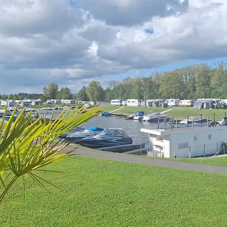 Main Hausboot Lore In Der Marina Trosdorf Bei Bamberg Bådhotel *