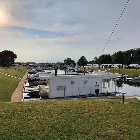 Main Hausboot Lore In Der Marina Trosdorf Bei Bamberg