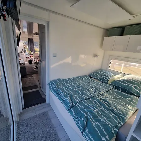 Hotel en barco Main Hausboot Lore In Der Marina Trosdorf Bei Bamberg