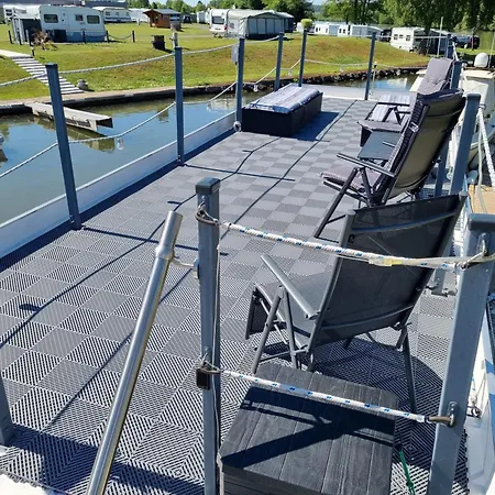 Bateau-hôtel Main Hausboot Lore In Der Marina Trosdorf Bei Bamberg