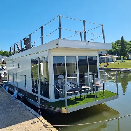 Main Hausboot Lore In Der Marina Trosdorf Bei Bamberg *