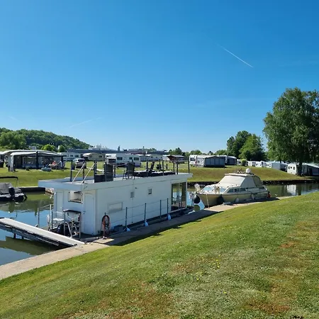 Main Hausboot Lore In Der Marina Trosdorf Bei Bamberg Bådhotel