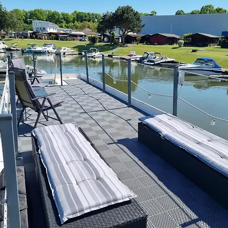 Bateau-hôtel Main Hausboot Lore In Der Marina Trosdorf Bei Bamberg *