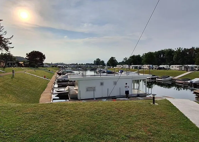Main Hausboot Lore In Der Marina Trosdorf Bei Bamberg