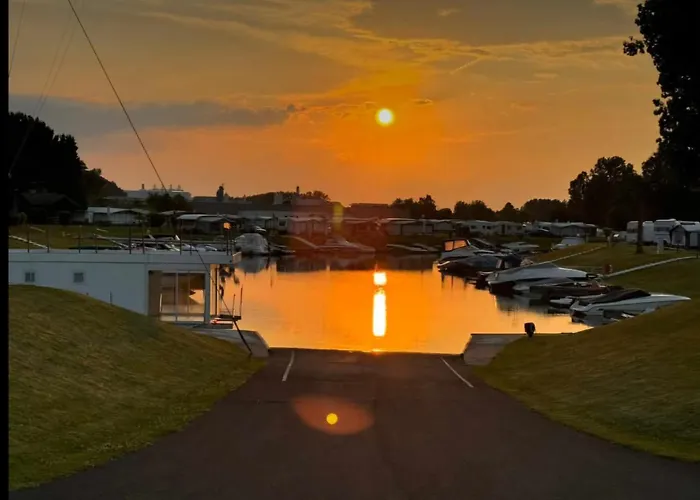 Botel Main Hausboot Lore In Der Marina Trosdorf Bei Bamberg