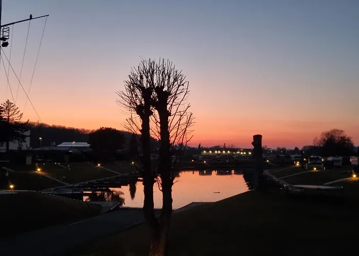 Main Hausboot Lore In Der Marina Trosdorf Bei Bamberg Botel